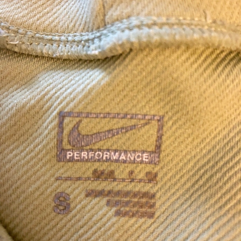Nike Performance Shirt 🤽♀️🤾🏻♀️ - Picture 4 of 4